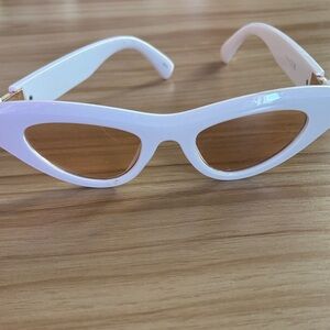 Chic White Cat-Eye Sunglasses